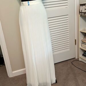 Bailey 44 white pleated maxi skirt size M.